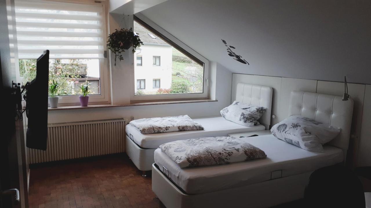 Ferienhaus/Wohnung Mit Garten In Marburg Marbach Exterior photo